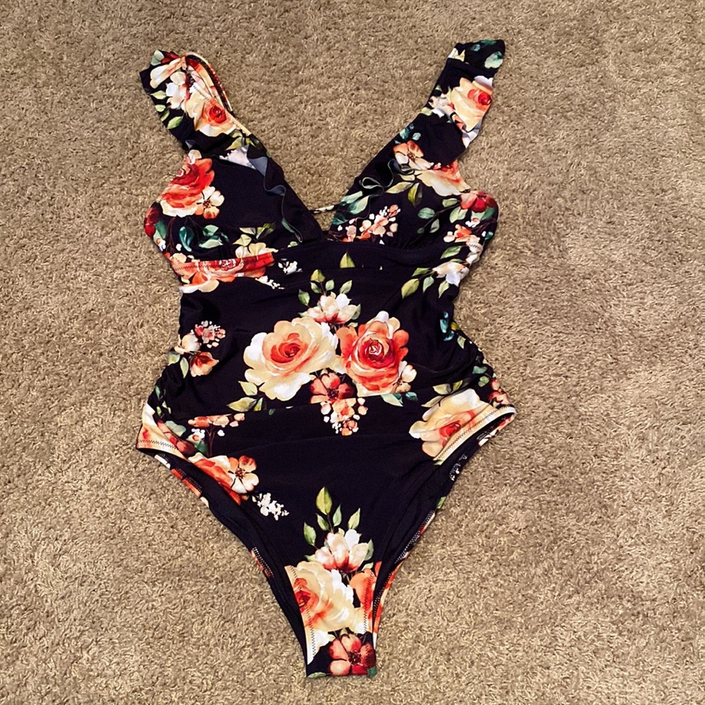 CUPSHE one piece Navy Floral Swimsuit